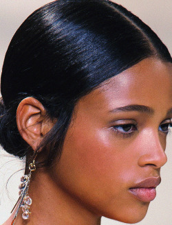 quickweaves:  furples:  Aya Jones @ Nina