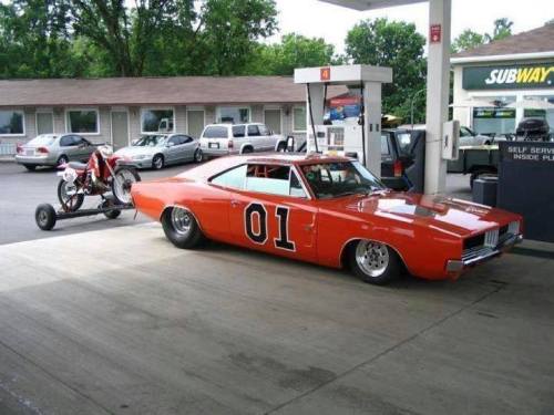 rhubarbes: Dragster Dodge Charger General Lee and a motocross. (Mat?)