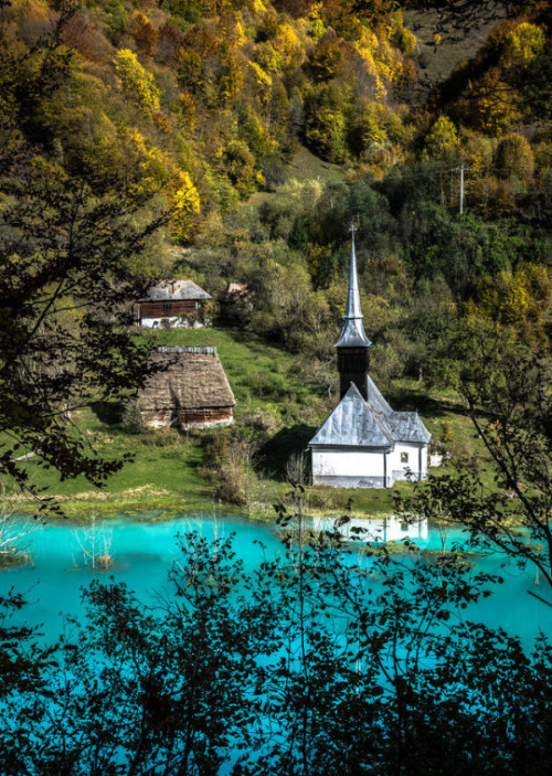 lotrscenery: Laketown - Village of Vinta, Romania