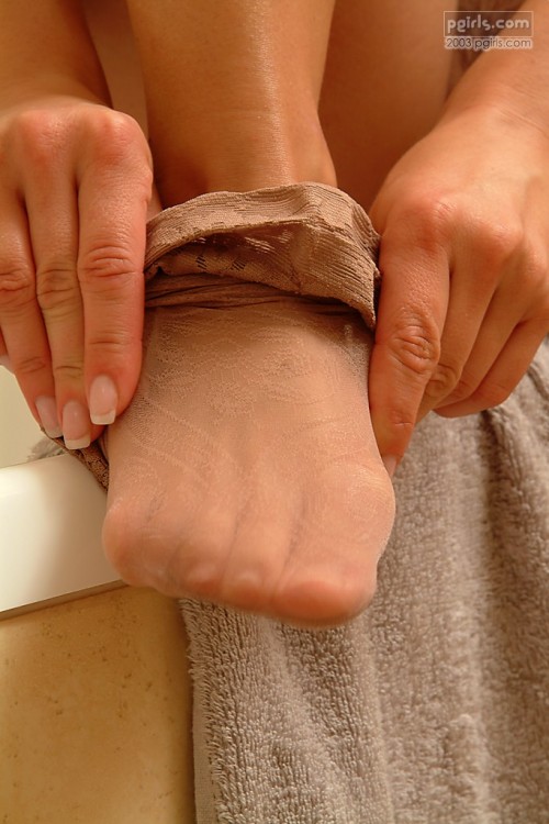 Nylon Feet n Toes
