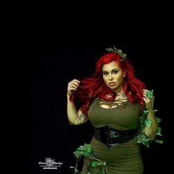 @Dmtsweetpoison  As Poison Ivy #Plussizemodel #Cosplay #Latina #Inked #Tattoomodel