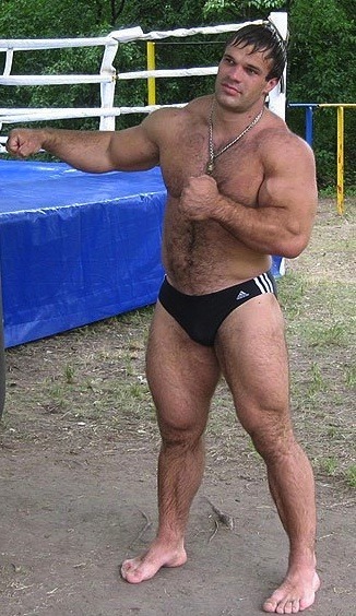 bigguythings:  Just Big Guys: This is how a Real Man looks, 10/10   