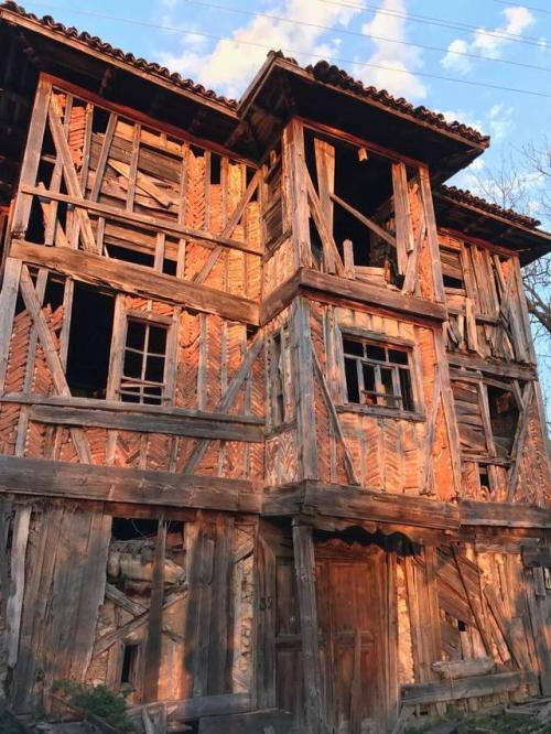 abandonedandurbex: An abandoned village house from the late 19th century. City of Kastamonu/ Norther