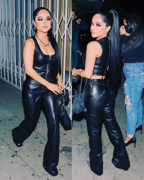 @iambeckyg shows us that 90’s leathers with laces are still very fashionable don’t you t