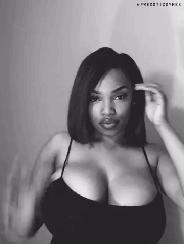 thicksexyasswomen:  iiilovebooobies:  💋@thicksexyasswomen 