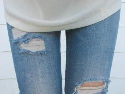 voguecaf-e:  my legs on my dash c: