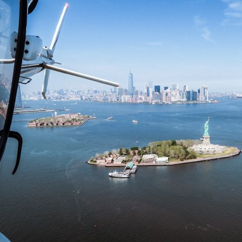 Looking back at Manhattan &amp; the Statue of Liberty on our heli flight over New York City! @fl