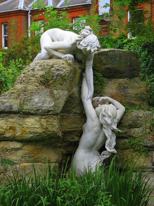 littlepawz:  Water nymphs. These delightful statues were brought to England from