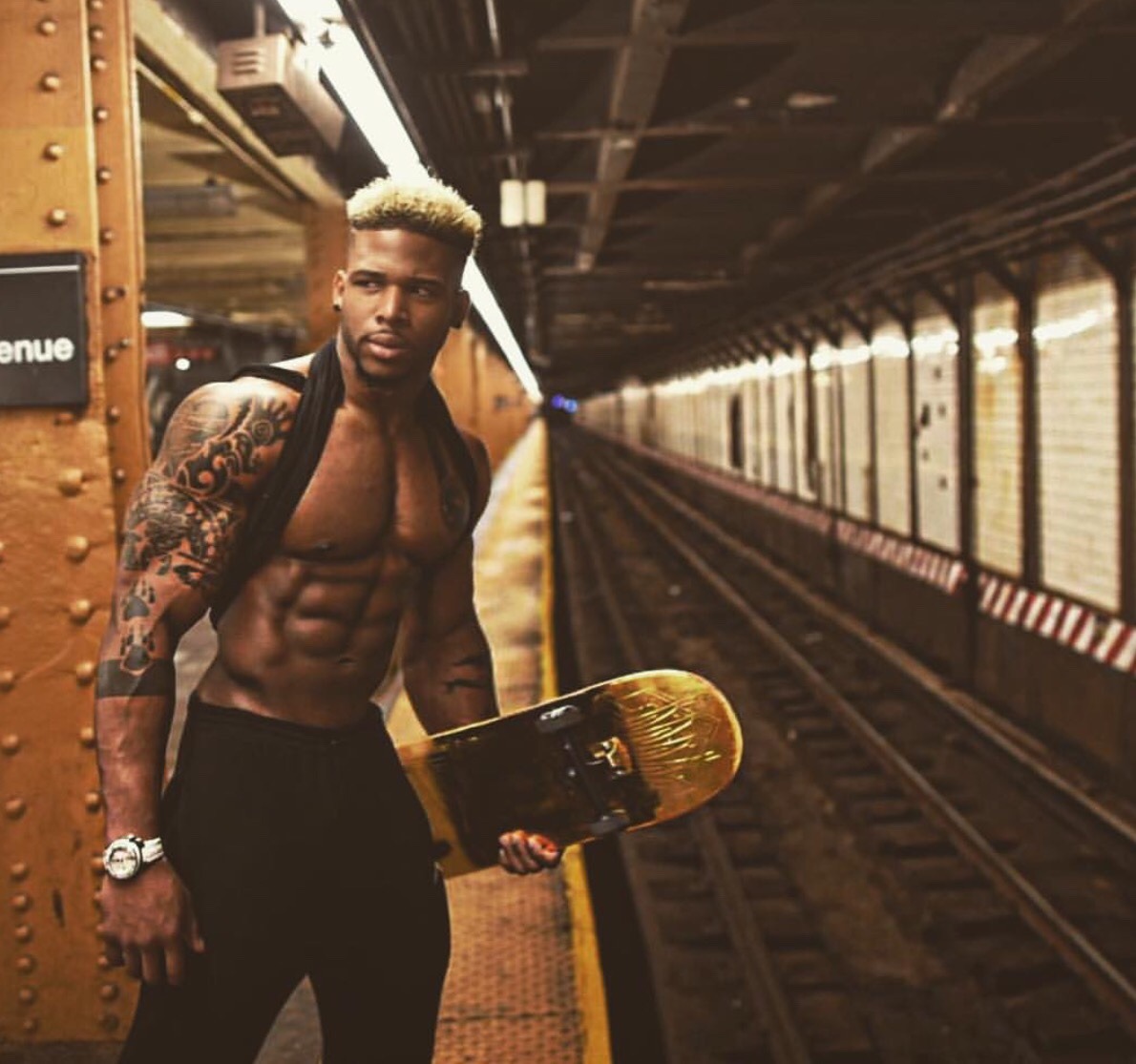 ishguevara:  absolutelyphyne:  Model: Terron Beckham  MI Novio ;)