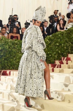 kawaiiasfuckk:  fancifullybookish: My favorite looks from the Met Gala 2018 - Heavenly Bodies: Fashion and the Catholic Imagination.   Rihanna in Maison Margiela  Ariana Grande in Dolce &amp; Gabbana  Lana del Rey in Gucci  Zendaya in Versace  Jeanne