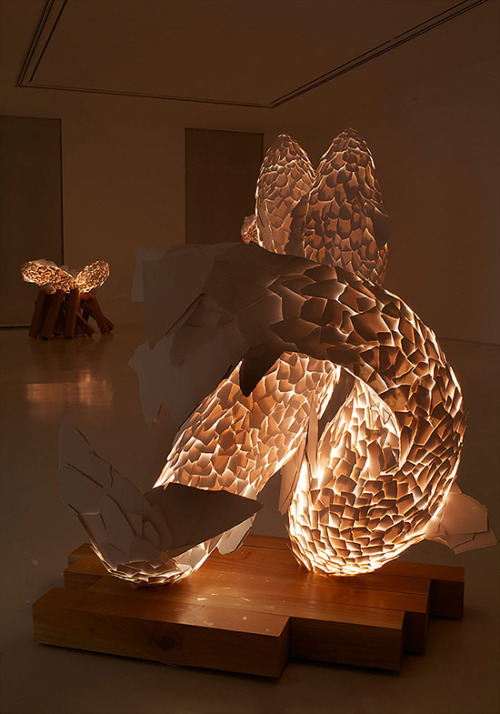 actegratuit:  Fish Lamps by Frank Gehry Iconic Canadian-American architect and artist Frank Gehry created a gorgeous sculptural series of fish lamps using jagged scales of ColorCore formica mounted on wireframes. via