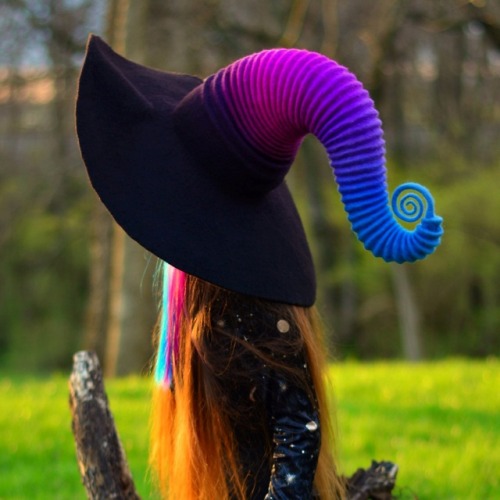 systlin:thebibliosphere:narpas:sogeeky:sosuperawesome:Felt Witch HatsFelt Wicked Art on EtsySee our 