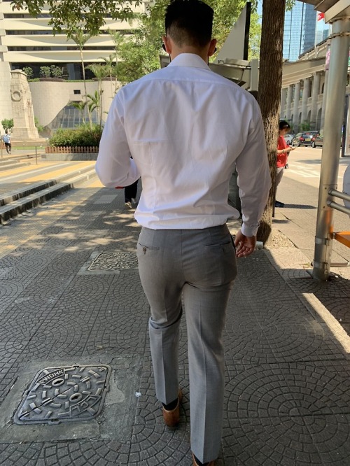 execsg:Very hot exec gentleman!