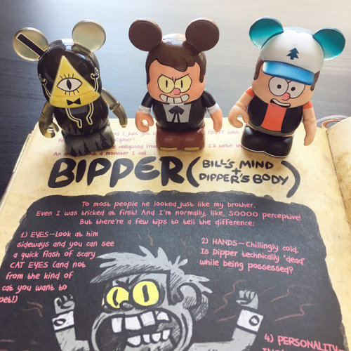 junryou:Bipper Custom Vinylmation //It’s been a few years since I picked up this paint-your-own temp