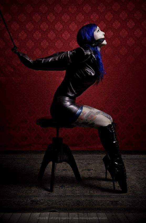 psychotic-riaeaction:  Almost easy Ph: Ettone