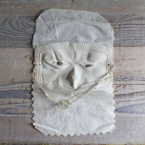 treasures-and-beauty:Victorian sleep mask