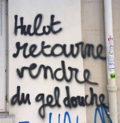 HULOT RETOURNE VENDRE DU GEL DOUCHE