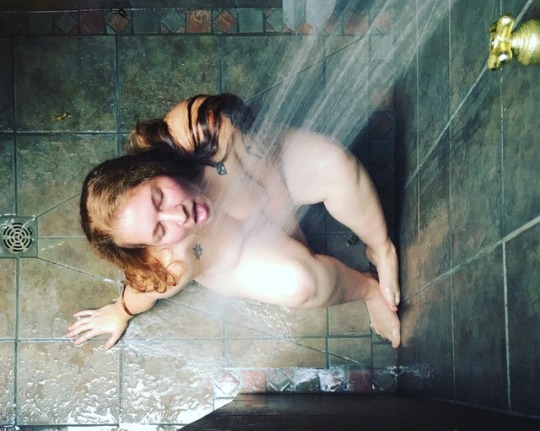 gingernaturale: If you wanna spy on me while I take a shower… Findrow | Onlyfans | Instagram  