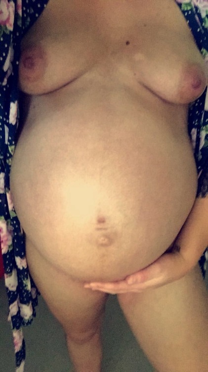 babybellyblog:  Young mommies submit your private pics here or on email babybellyblog@live.com You’ll be anonymous! 