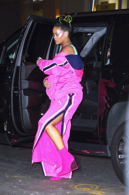 Rihanna arriving at the FENTYxPUMA by Rihanna Afterparty in NYC (Sept. 10)