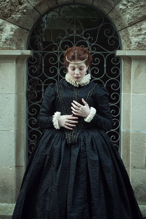 hoop-skirts-and-corsets:16th century Renaissance silk gown dressBy: TheSeamstressofRohanAvailab