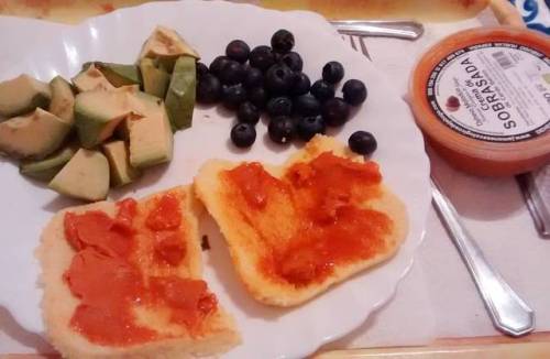 After 15 hours fast I had a break-fest! #Ketotoast with sobrasada, avocado and blueberries _________