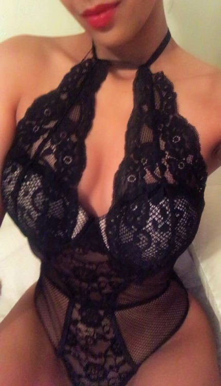 nakedangel13:  theonesyoulustover:  I don’t have the words to describe how amazingly sexy @play-dirty is. A picture is worth a thousand words, so here ya go!    Ladies hit the submit button, and submit your pics today! Also kik me your submissions at