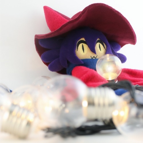 niko-the-solar-messiah: rainbowsplushies: Niko - OneShot Flop Doll! Keep reading