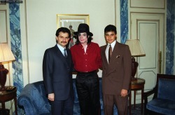 mjjnews:  Michael meets prince Al Waleed and his son Khaled in march 1996