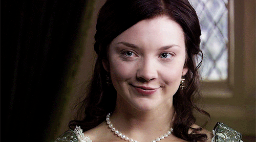 nyx4:anne boleyn in every episode: → 1.01 in cold blood