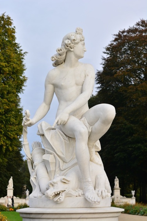 asklepiad-apollon: Apollon in the Garden of Sanssouci (1752) -  François Gaspard Adam