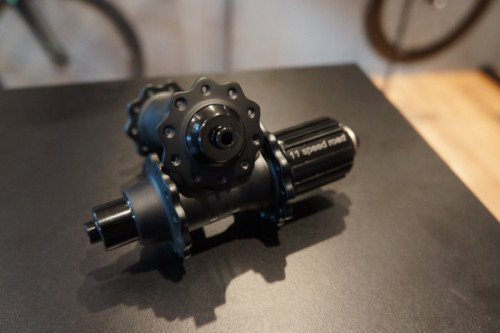 aces5050: (via EB15: ENVE’s Outrageously Light Full Carbon Road Hubs)