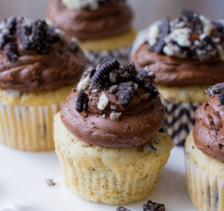 fullcravings:  Cookies and Cream Cupcakes