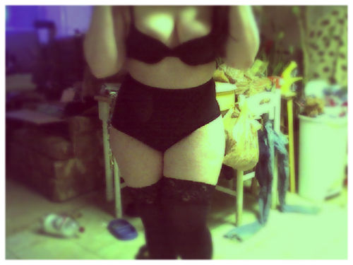 mami-gorda:  *~* Peepshow for a special person *~*
