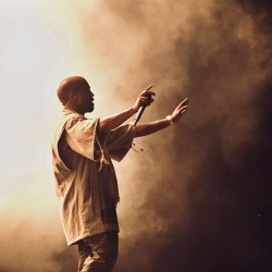 x69o:  Kanye performing at the Ottawa Bluesfest