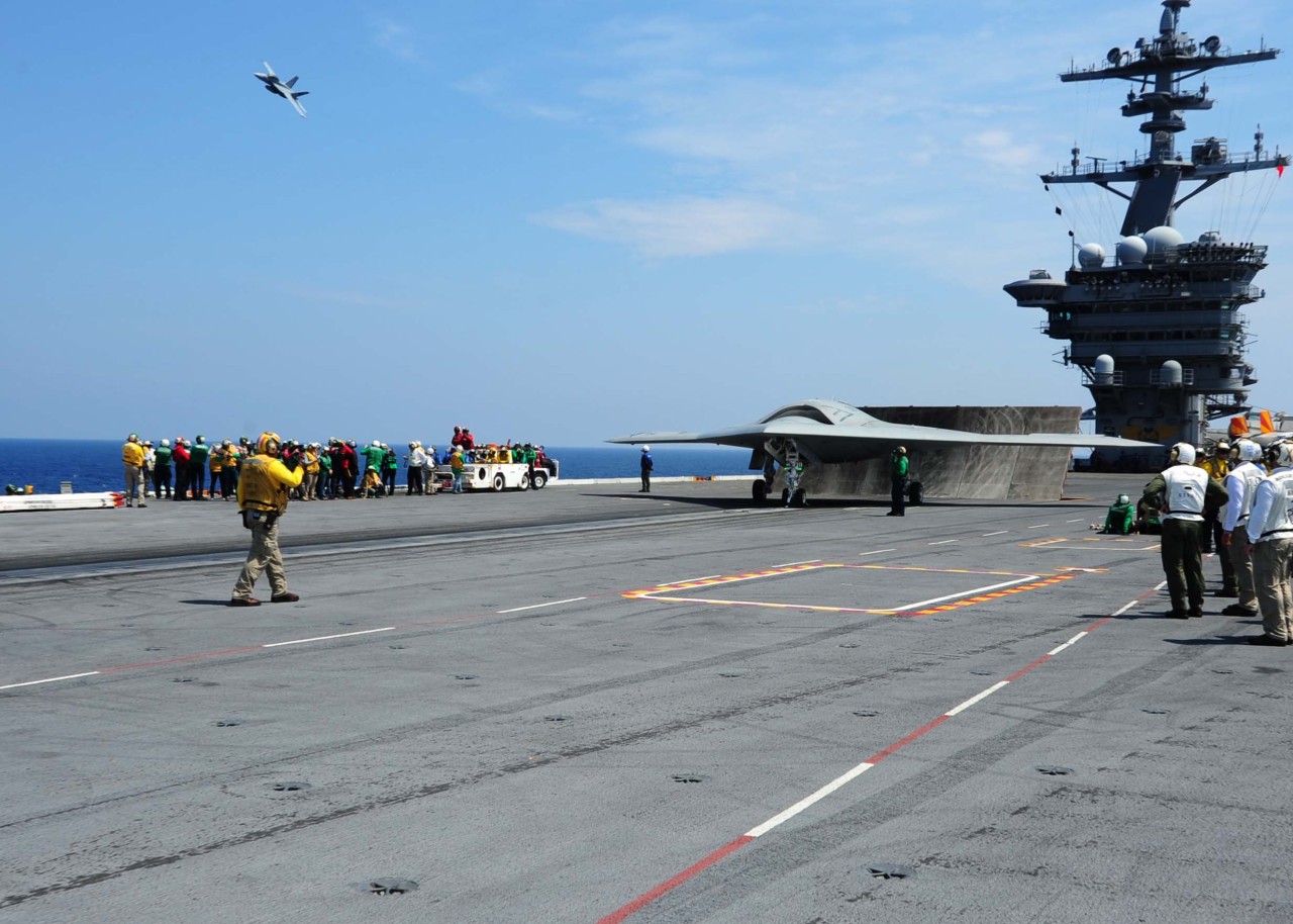 rocketumbl:  X-47B  F/A-18F 