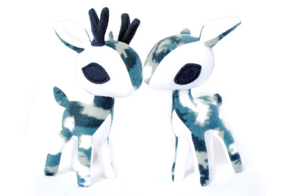 monochromenoir:  Plush Deer by pookatdinocrafts on etsy. Do not remove source.  