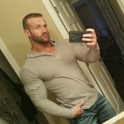 alphamusclehunks:Sexy, large and in charge: ALPHA MUSCLE HUNKS.http://www.alphamusclehunks.tumblr.com/archive