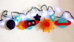 sosuperawesome:  Felt string lights by ButtonOwlBoutique on Etsy