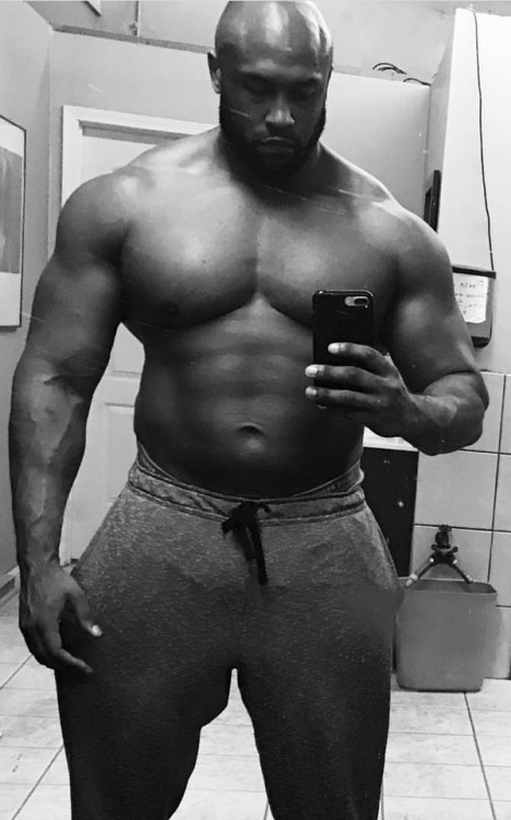 serviceforblacklatinomen:  chocoadonis: triplethreatx:  man4mancoitus:  Big Sexy  #man4mancoitus   😍😍😍😍😍  Encore!!!! ENCORE!!!!!!  Always ReblogBro is AWESOME!!