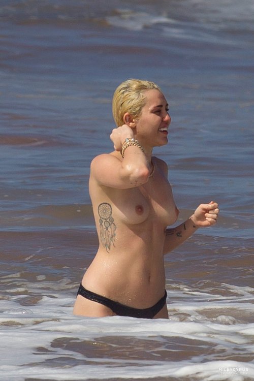 toplessbeachcelebs: Miley Cyrus (Singer) swimming topless in Hawaii (January 2015) - Part III Downlo