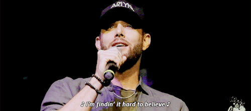 starlightcastiel:Oh once in your life you find someoneWho will turn your world around♫ Heaven