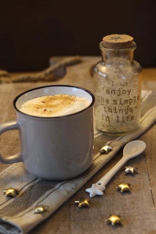neverthoughtiwould1:  It’s my day off, so I’ve cranked the tunes, I’m drinking my coffee, and baking some cookies. 🎶 ☕️ 🍪 
