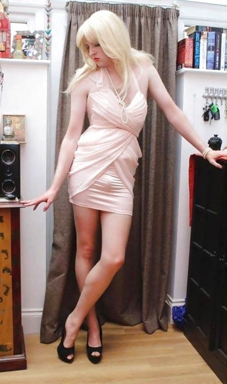 ladymarlene666: xratedcrossdressers: Shop the best strap-ons online At times, pink bumps blow away w