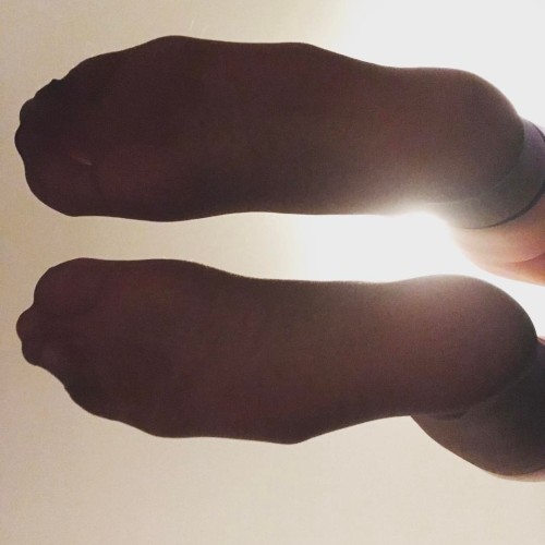 #giantess with #nylonsoles What do you guys think? #size12 #footfetishnation #undermyfeet #footgodde