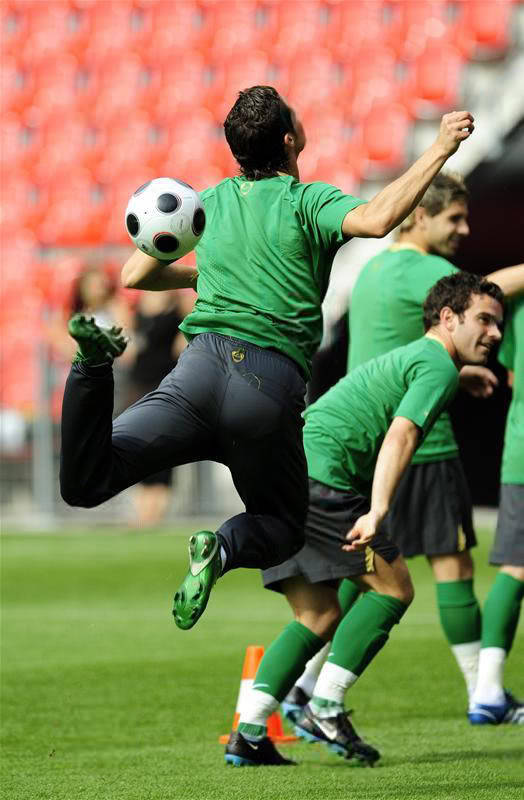 malecelebbuttlover:  Cristiano Ronaldo Portoguese footballer 