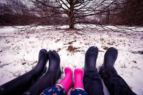 madramblingsofateenageme:  missharlowharlot:  raspy—tuna:  awkwardsituationist:  “while sitting on brighton beach (UK) back in 2005 with my new girlfriend, verity, i thought the view of our feet pointing out to sea would make a nice photo. ever