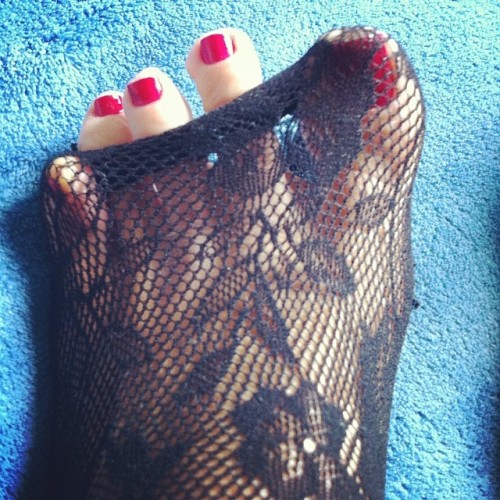 aurabfeet: #feet #footmodel #footfetishnation #sexyfeet #sexytoes #nylons #nylonlovers #rednail #pod