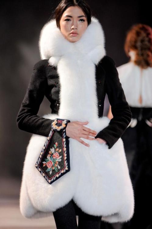 velvetrunway: Ulyana Sergeenko Fall 2013 Posted by runway-disease