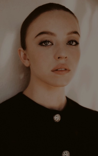 Sydney Sweeney - Page 3 95c26f224c0c6ccfeaf1776c285162bc6d764619